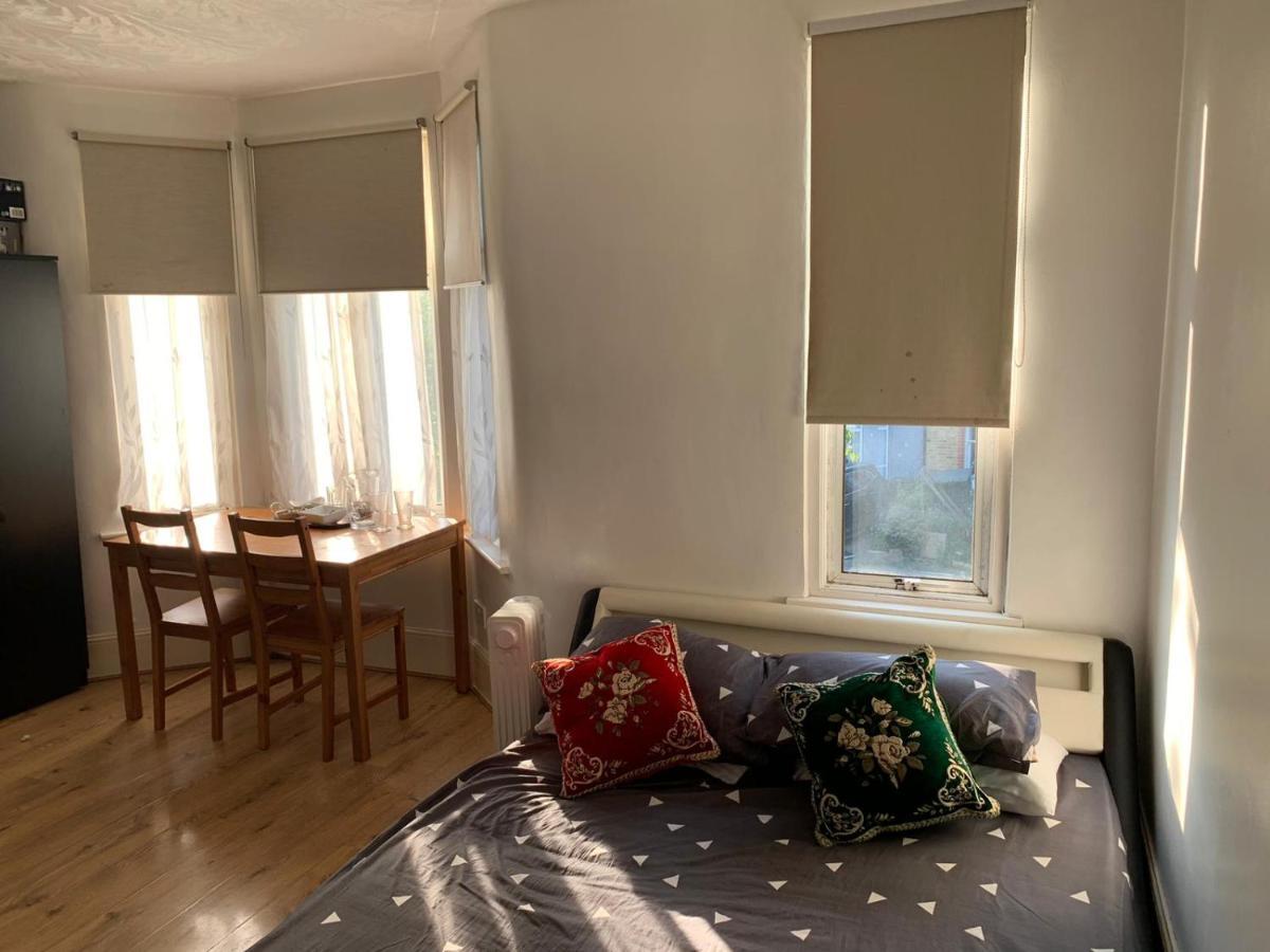 Pensión Double Bedroom Near The St Street Rail Station Londres