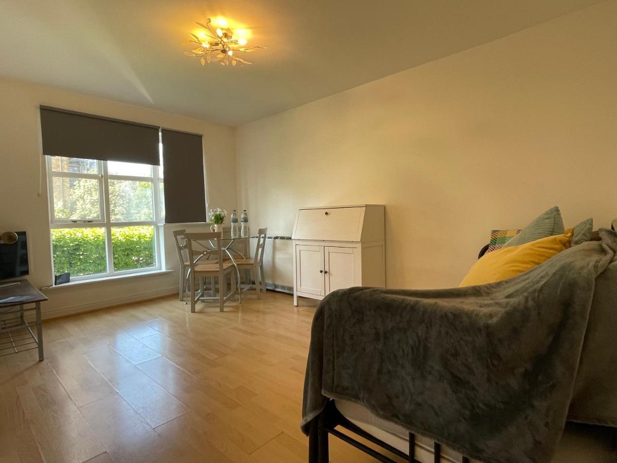 Surrey Docks Se16 Near Canada Water N Easy Access Canary Wharf *