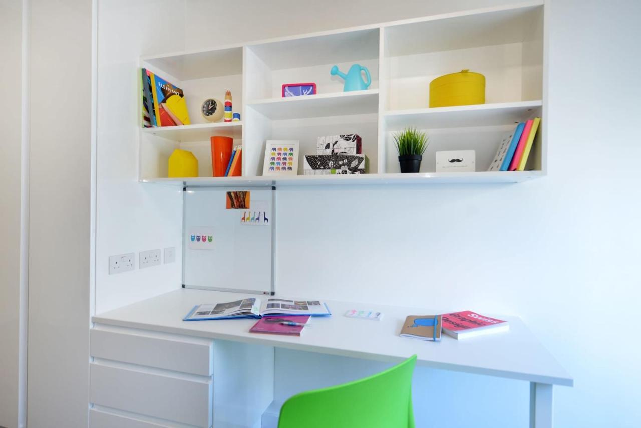 For Students Only Spacious At Flinders House Located In *
