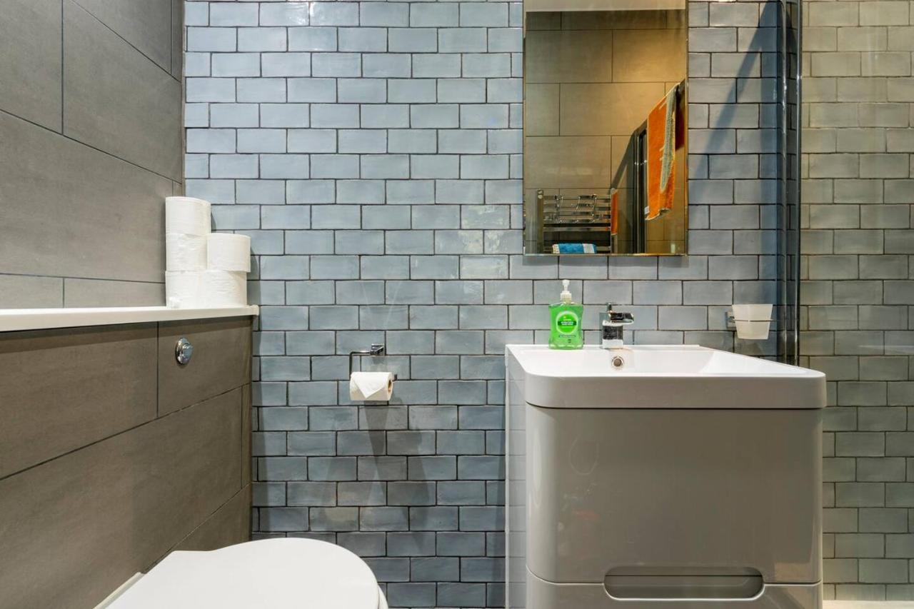 The House - Crouch End Villa *