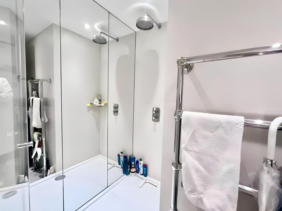Kensington Heights Apartment *