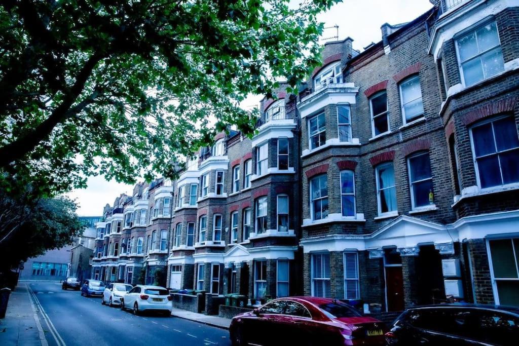 Airy, 3 Bedrooms, Ensuite , Flat *
