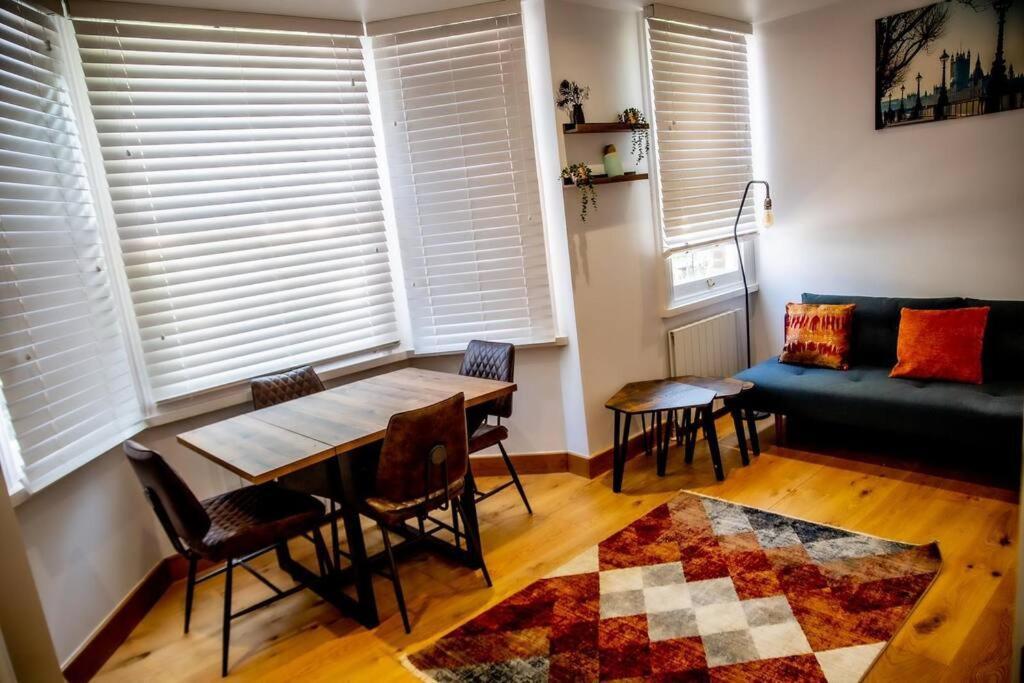 Appartement Airy, 3 Bedrooms, Ensuite , Flat