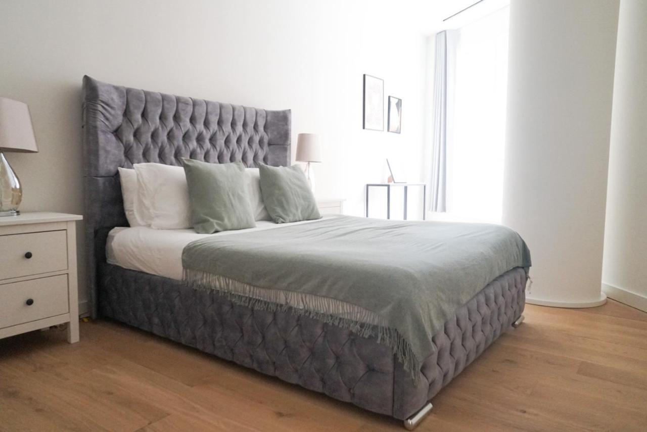 Luxury With Ac By The River * Londres