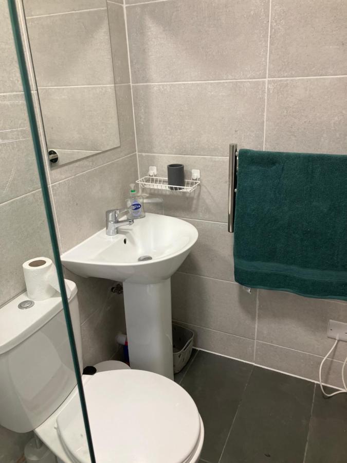 Cosy Self Contained With Private Bathroom 10 Mins To Wembley Stadium Apartamento Londres