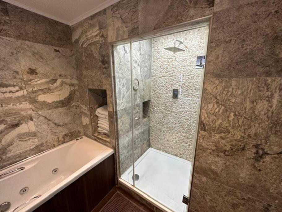 Apartment Unique Luxury In The Heart Of London. Air Conditioned With Private Garden
