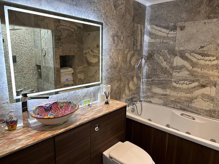 Apartment Unique Luxury In The Heart Of London. Air Conditioned With Private Garden *
