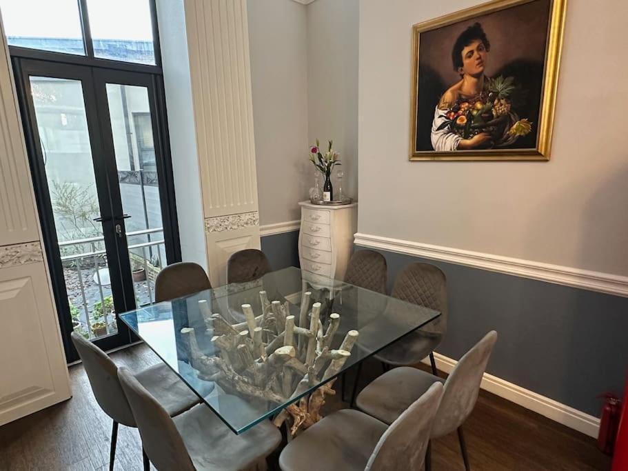 Unique Luxury In The Heart Of London. Air Conditioned With Private Garden Apartment