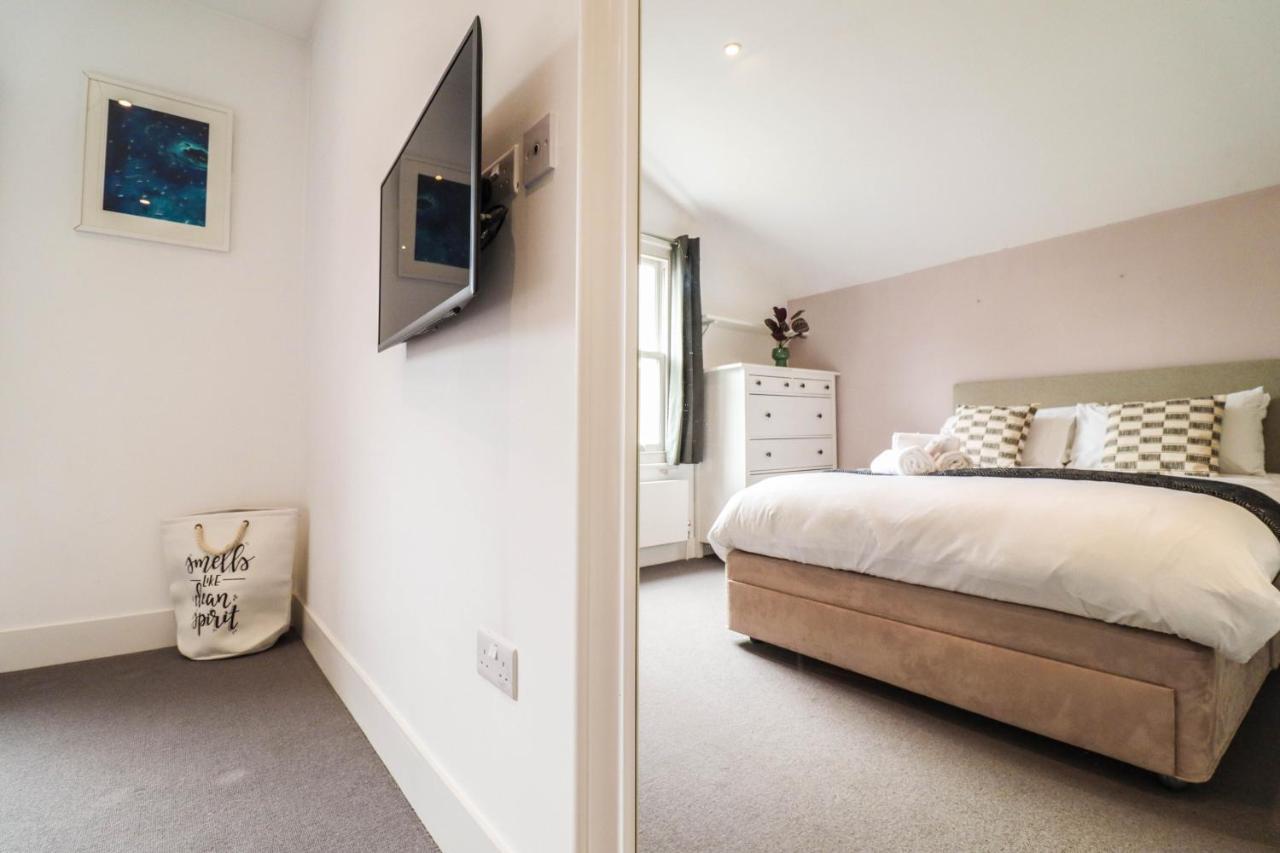 Modern & Spacious 1 Bedroom Clapham Junction Flat * Londres
