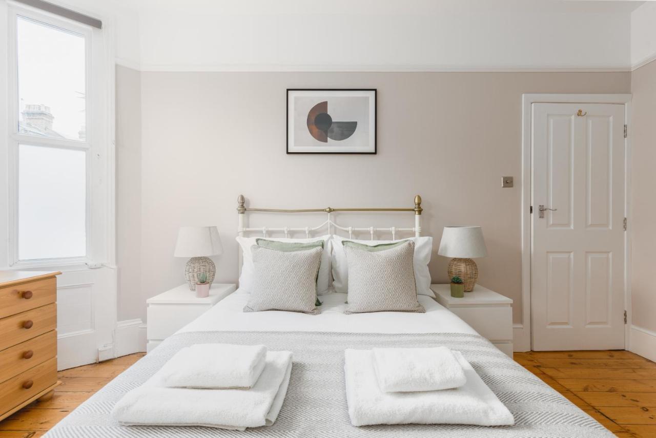 The Acton Appartement