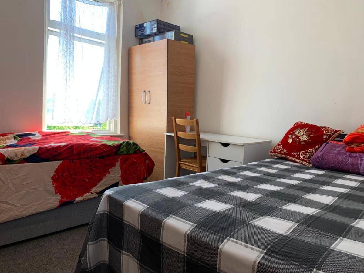 Double Bedroom Near The St Street Rail Station Pensión *