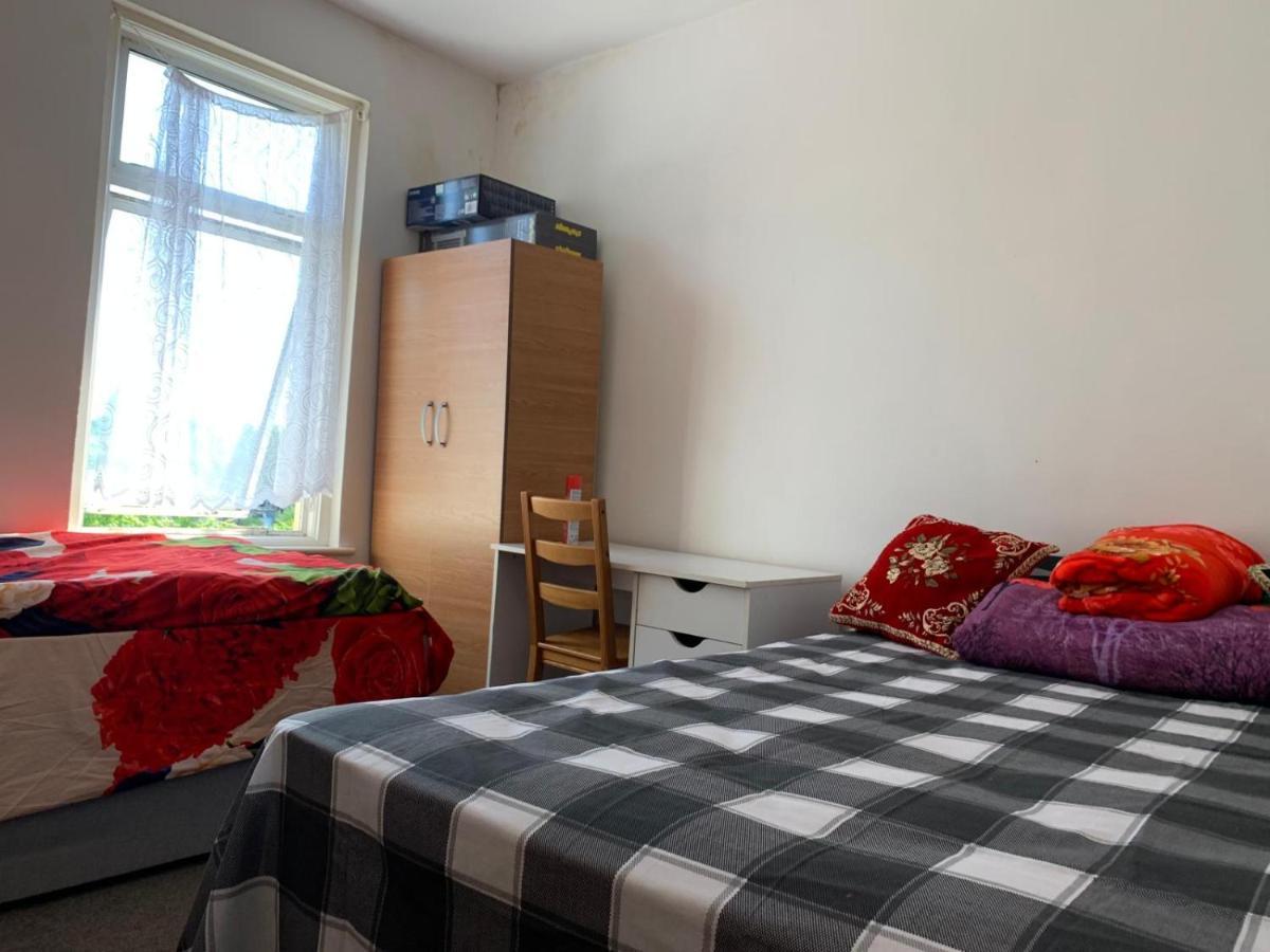 Pensión Double Bedroom Near The St Street Rail Station Londres