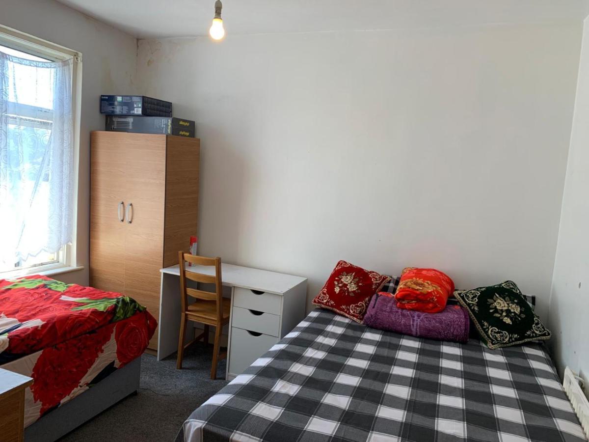Gasthuis Double Bedroom Near The St Street Rail Station *