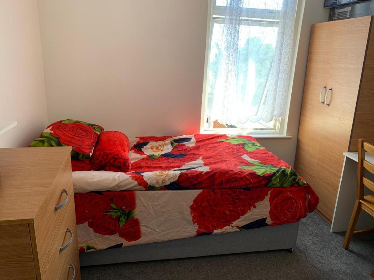 Double Bedroom Near The St Street Rail Station Pensión