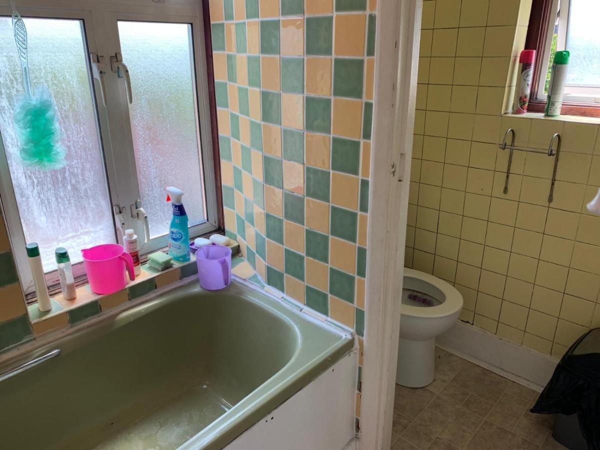 Double Bedroom Near The St Street Rail Station Londen
