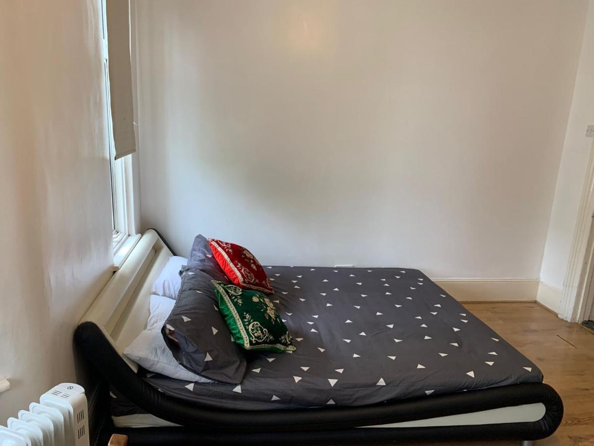 Pensión Double Bedroom Near The St Street Rail Station Londres