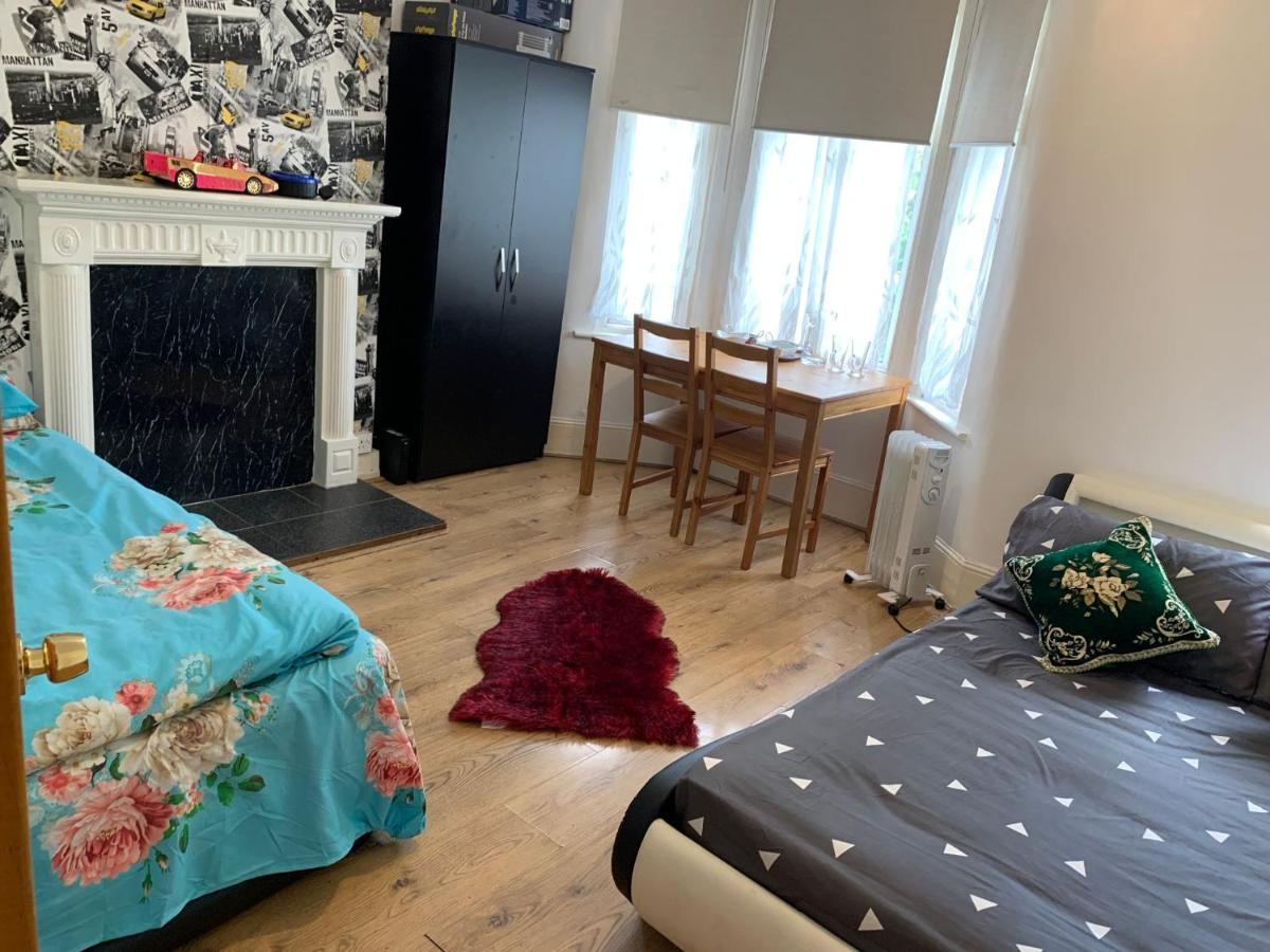 Double Bedroom Near The St Street Rail Station Pensión