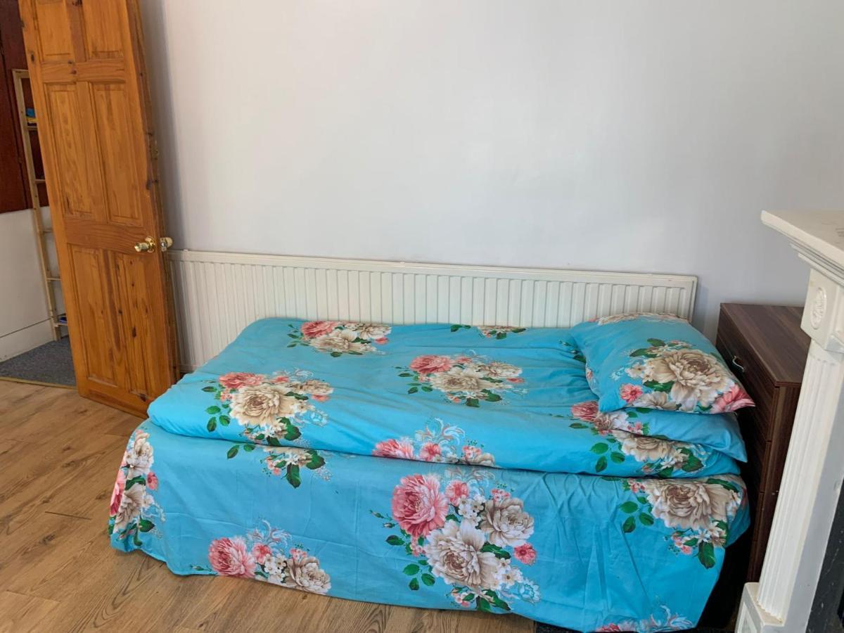 Double Bedroom Near The St Street Rail Station Pensión *