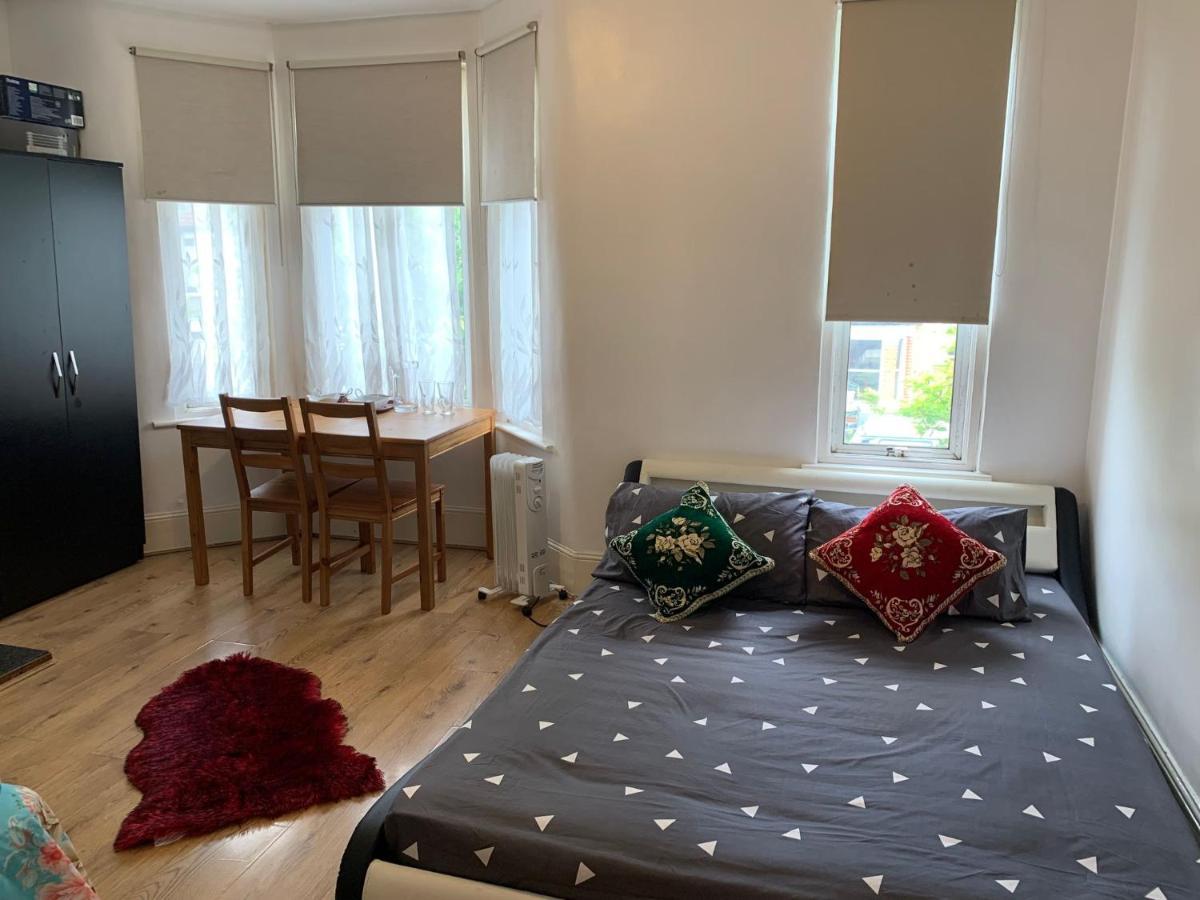 Gasthuis Double Bedroom Near The St Street Rail Station