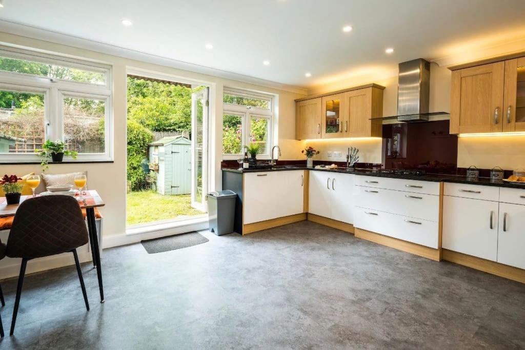 Appartement Where Style & Convenience Combine- Photo Id Required Londres