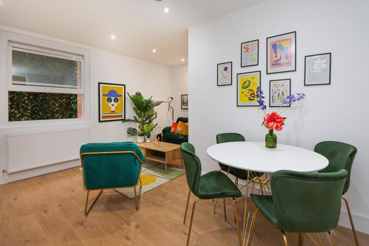 Apartment The Secret, 1 Bed Flat With Patio - Zone 2 London