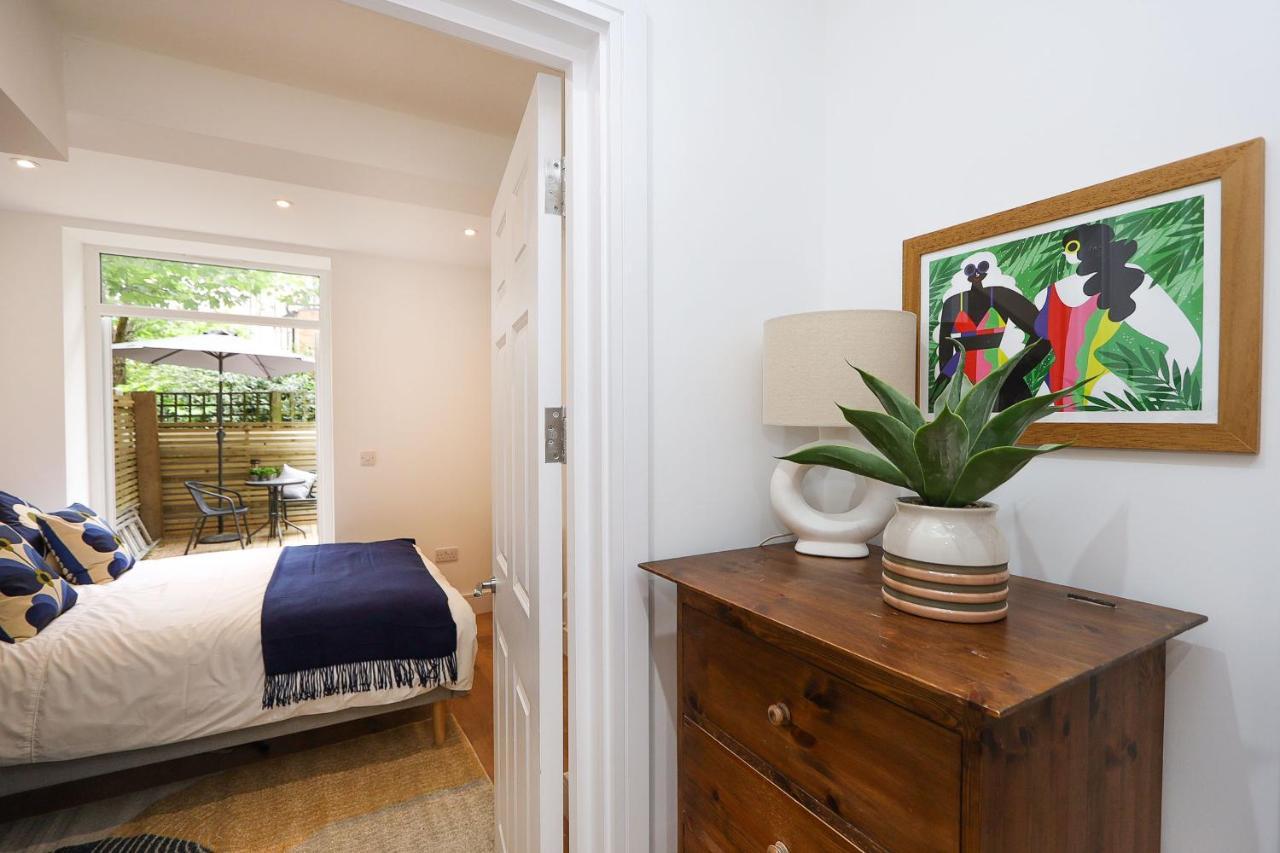 Apartment The Secret, 1 Bed Flat With Patio - Zone 2 London