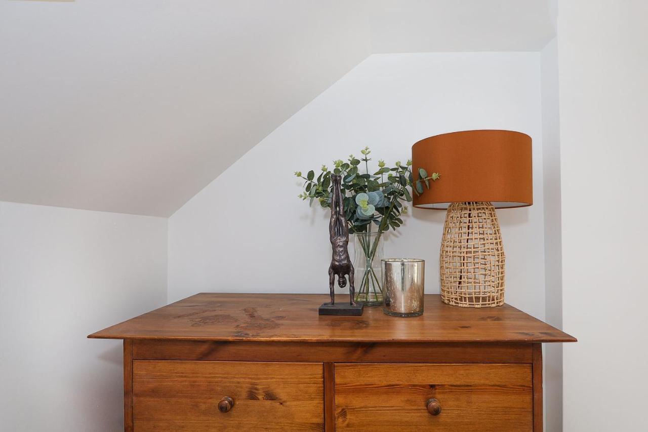 Apartment The Secret, 1 Bed Flat With Patio - Zone 2 *