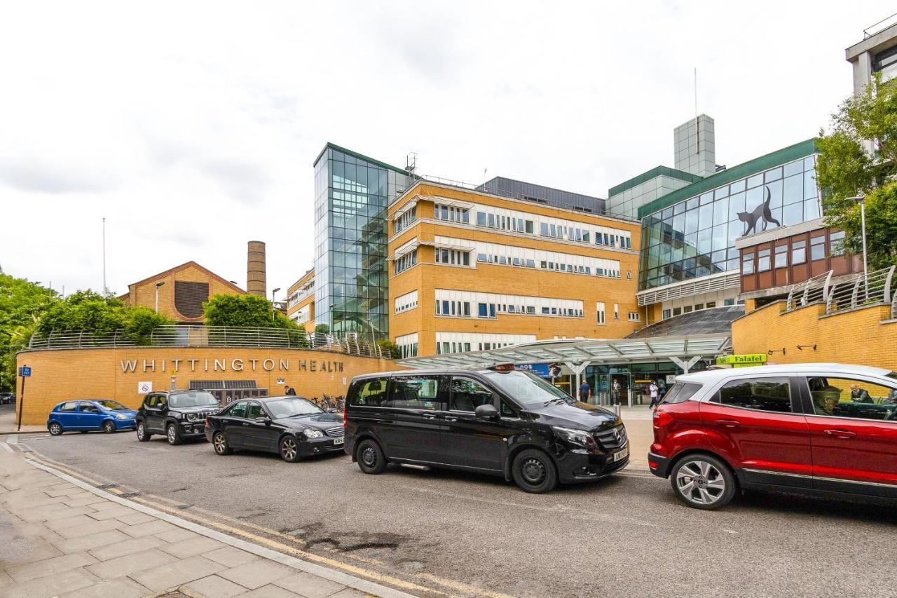 The Secret, 1 Bed Flat With Patio - Zone 2 London