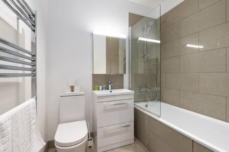 Trendy East Flat Sh11