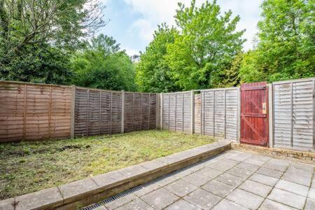 Apartment Flat With Garden Wpra