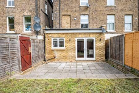 Flat With Garden Wpra *