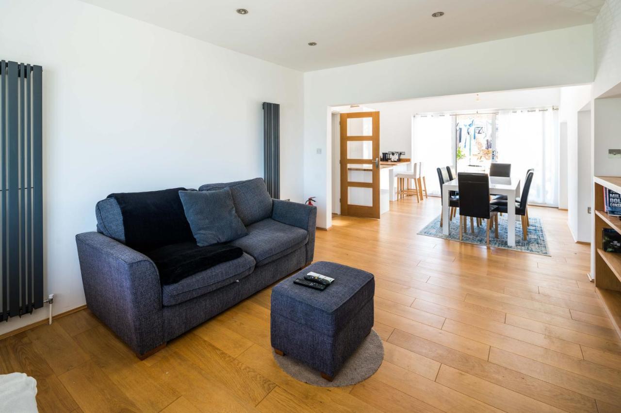 Elegant 2bd House With Garden And Decked Patio Hébergement de vacances Londres