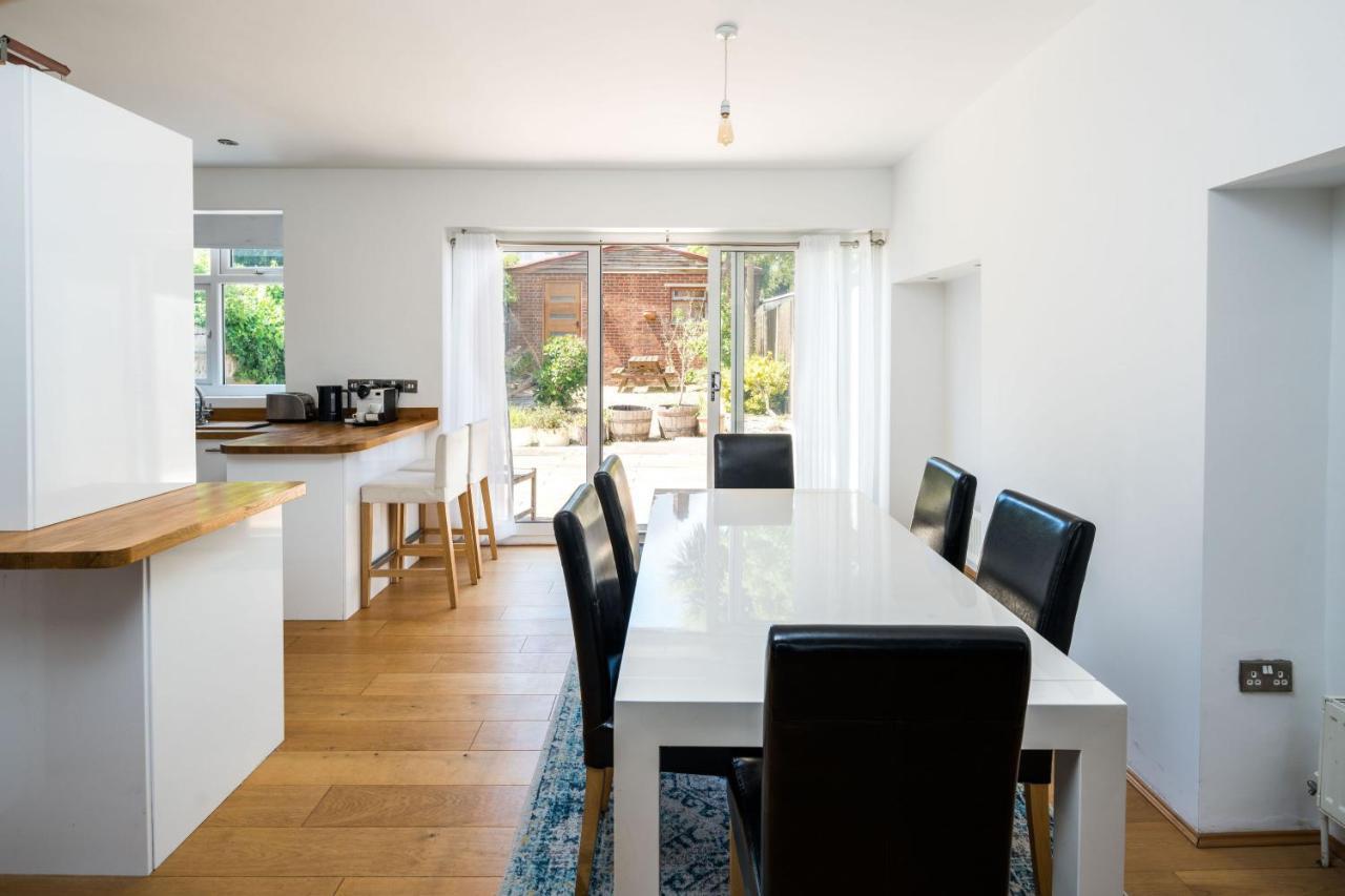 Elegant 2bd House With Garden And Decked Patio Hébergement de vacances *
