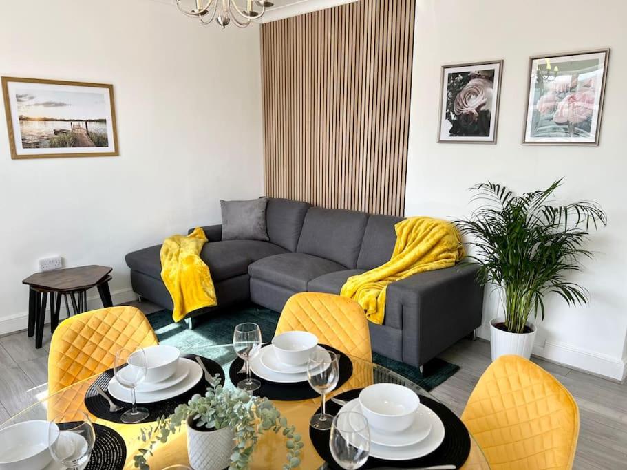 Lovely 3 Bedrooms Flat *