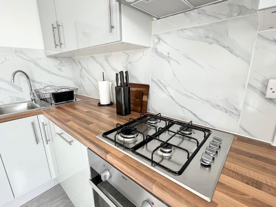 Lovely 3 Bedrooms Flat Appartement *
