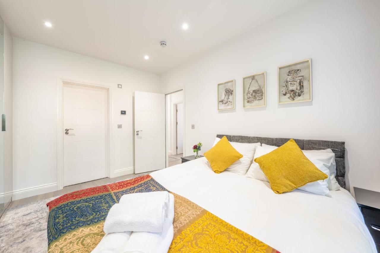 Apartment Modern 3 And 2 Bedroom Flat In Central With Installed Ac