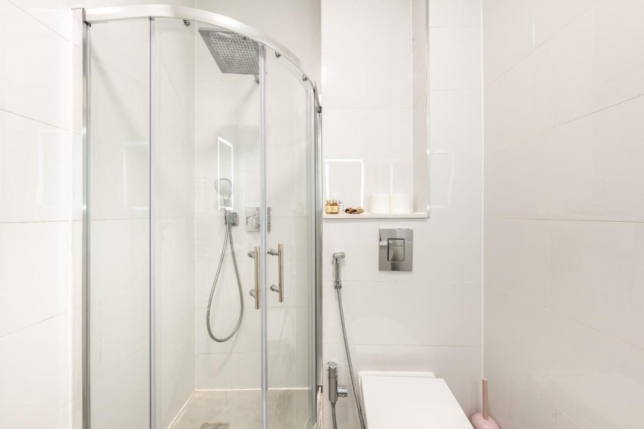 Apartment Modern 3 And 2 Bedroom Flat In Central With Installed Ac London
