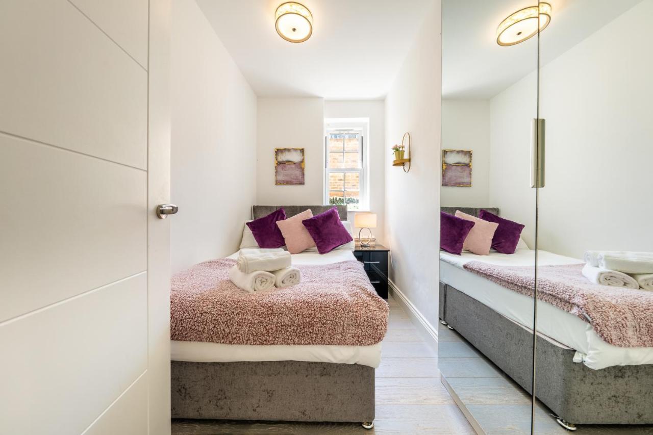 Modern 3 And 2 Bedroom Flat In Central With Installed Ac *