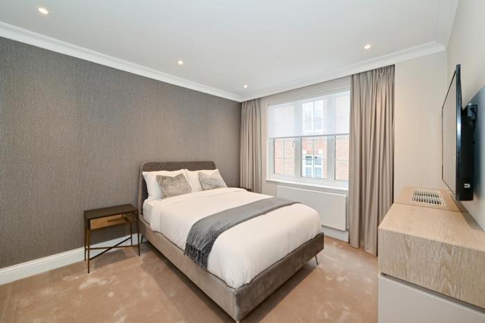 Ultra Luxury 3 Bed Mayfair Apartment *