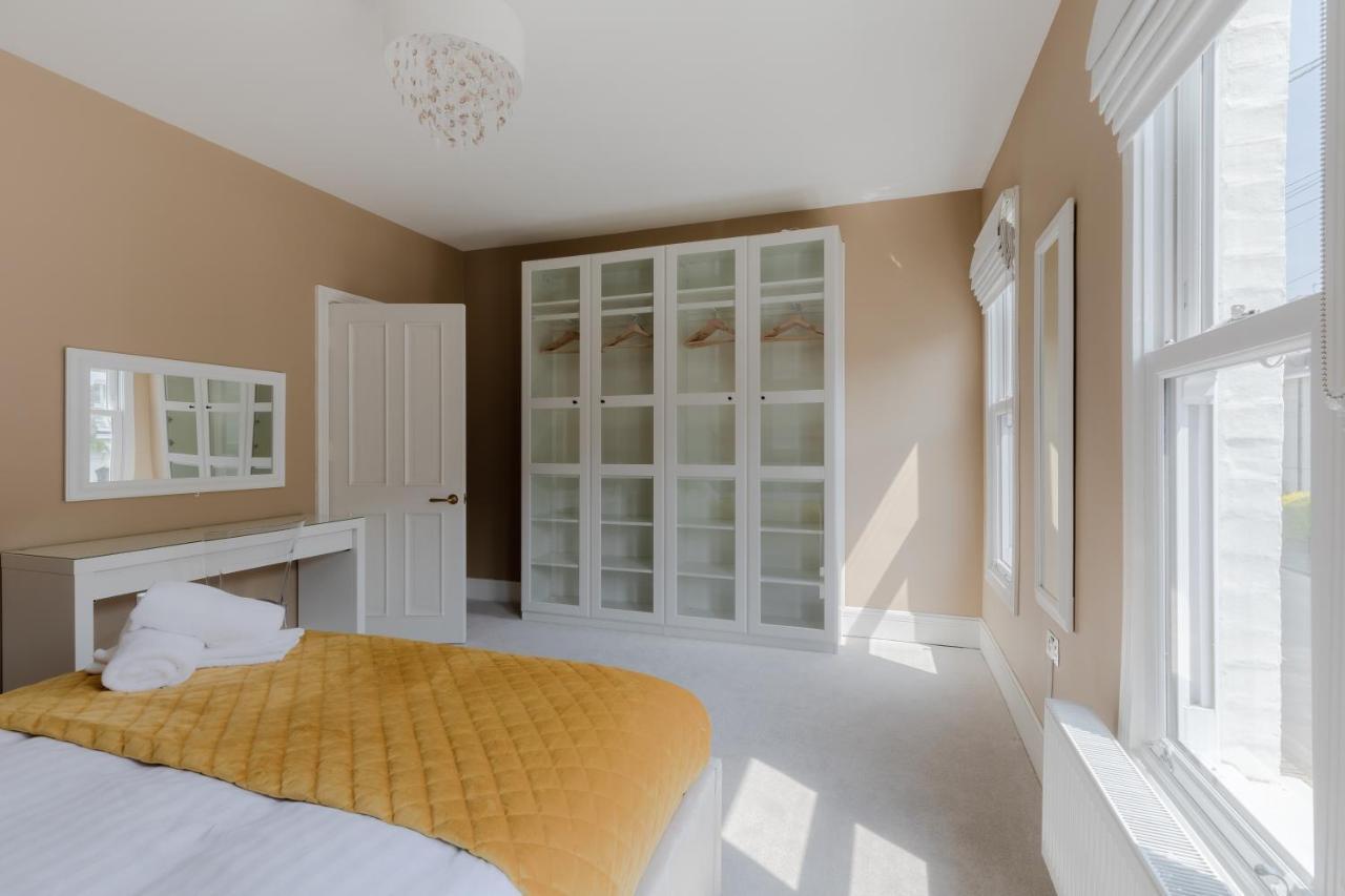 Central, Stylish And Spacious 4 Bedroom House 2,5 Bathrooms In Shepherd's Bush