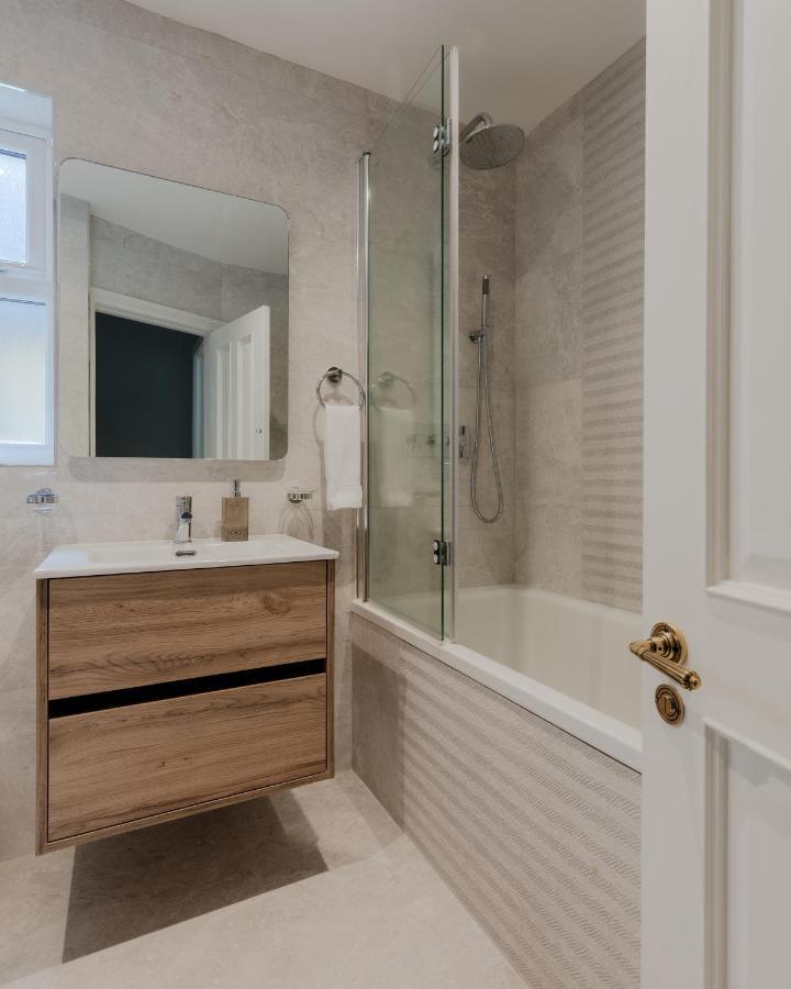 Central, Stylish And Spacious 4 Bedroom House 2,5 Bathrooms In Shepherd's Bush