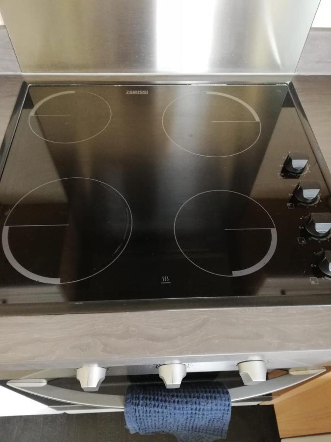 Canal View 1 Bed In Zone 1 *