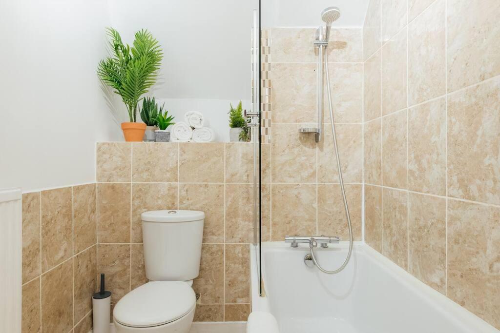 Charming 2 Bedroom Flat In The Heart Of Kings Cross, *