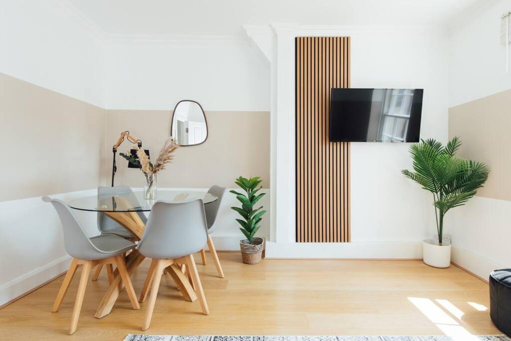 Charming 2 Bedroom Flat In The Heart Of Kings Cross, * London