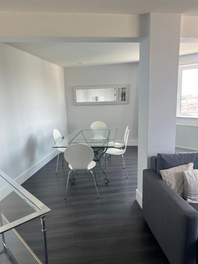 Apartment At Chelsea Cloister *