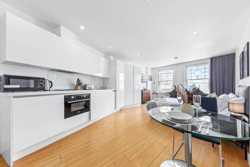 Modern Chic Piccadilly 1-br Vr14