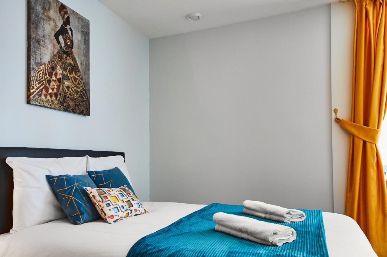 Apartment Theory Luxurious *