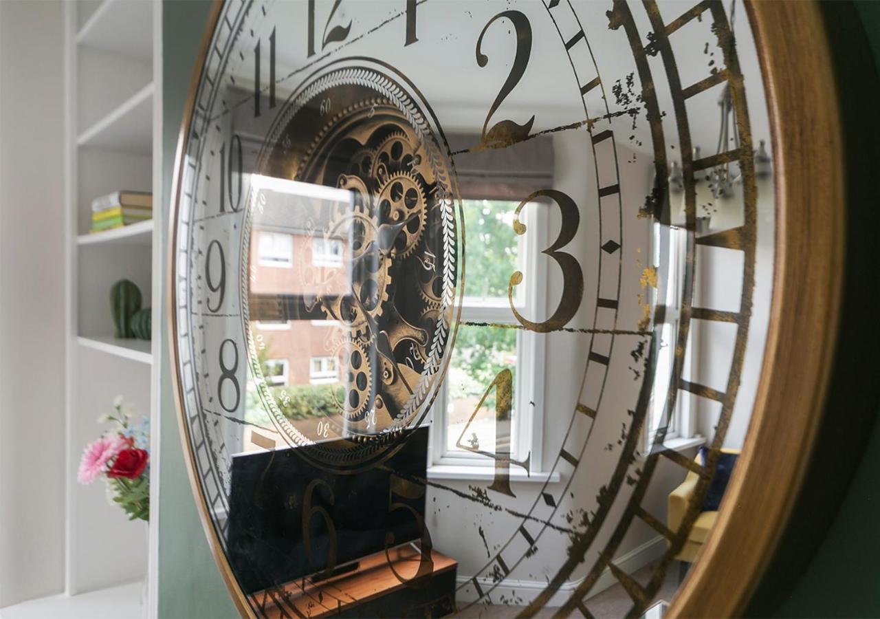 Luxury Chiswick 2 Bed Victorian Flat *