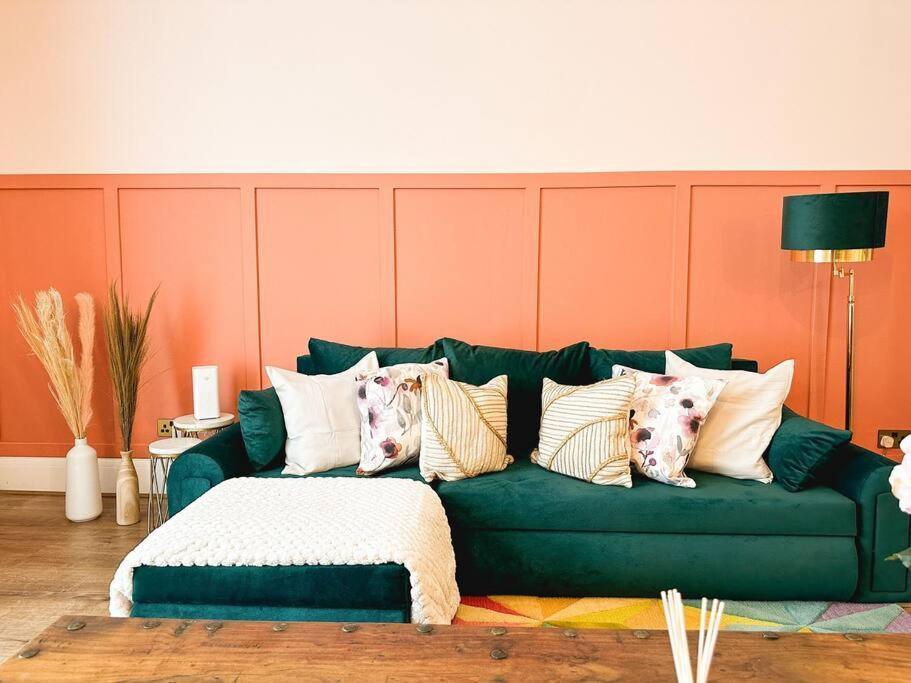 Charming Spacious 2br Flat Near Station Parking *
