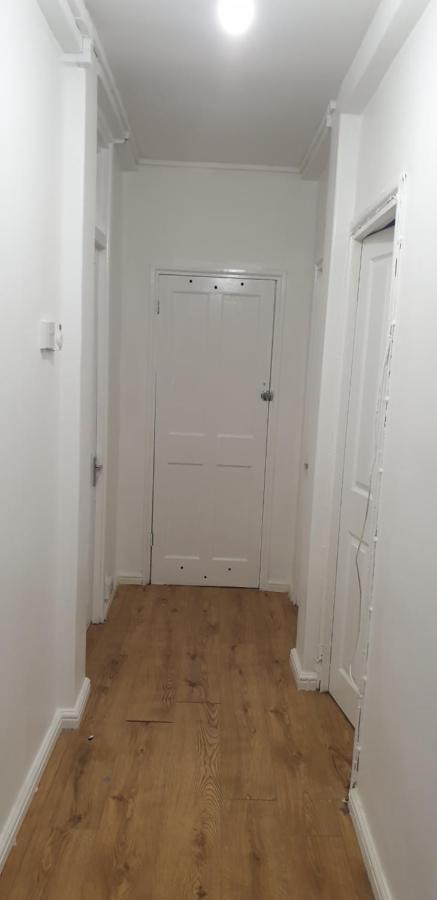 Huge By Bridge - King Sized Bed Apartamento Londres